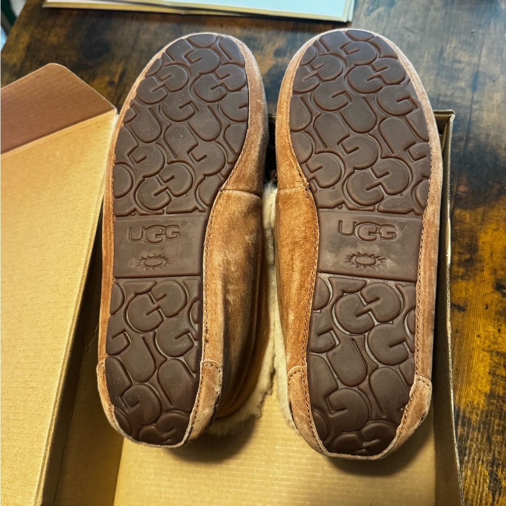 Brand new UGGS ALENA slippers - Picture 4 of 5